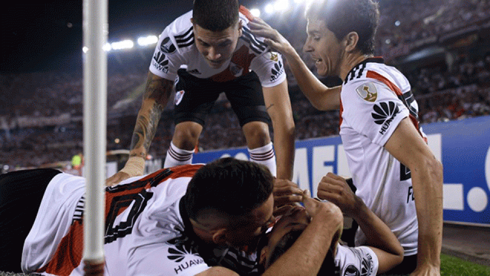 River vapuleó a Racing y está en cuartos.