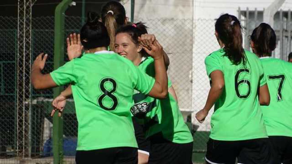 Las damas del Cervecero lideran el certamen de la Liga Paranaense.