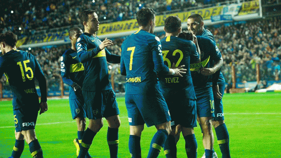 Pie de foto:   Boca le ganó a Vélez en la Bombonera y recupera terreno en la Sup