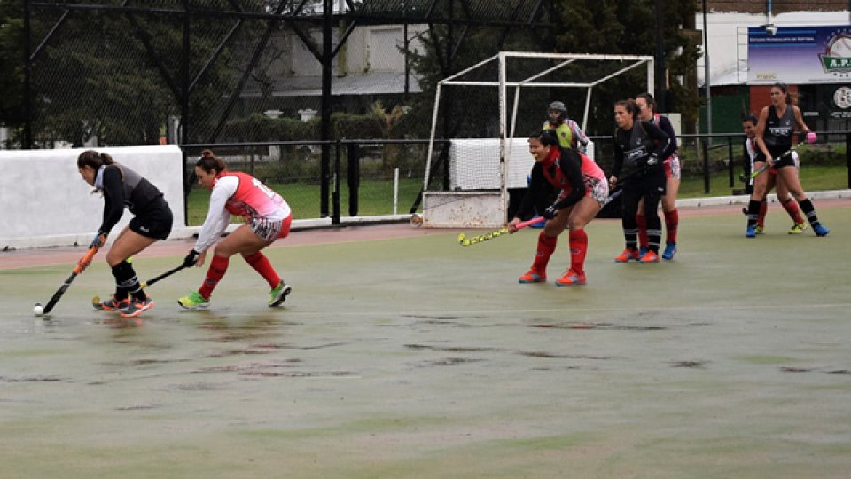 La línea Negra del CAE se mantiene en la cima junto a la Roja del CAT.