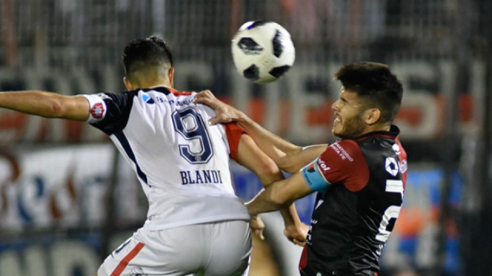 El Ciclón fue más efectivo en los penales y sigue adelante en la Copa Argentina.