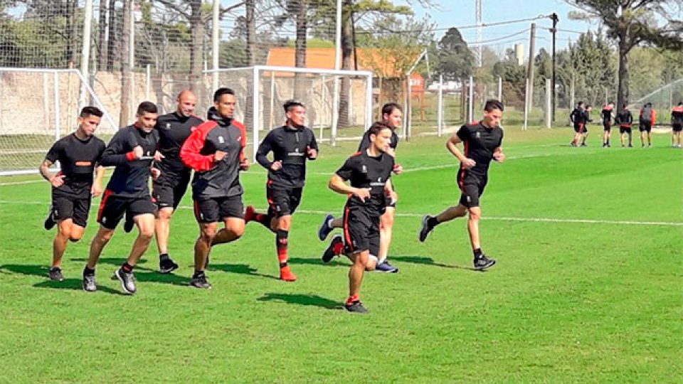 Patronato tiene el equipo para recibir a Gimnasia. (Foto: ?@LFdelFutbol) Patronato tiene el equipo para recibir a Gimnasia. (Foto: ?@LFdelFutbol)