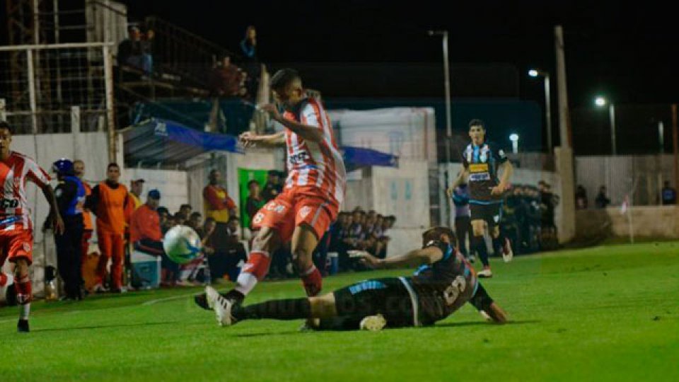 Atlético Paraná y Juventud Unida sólo empataron. (Foto: Diario Uno)