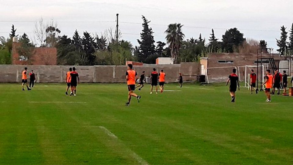 Patronato hizo fútbol y Sciacqua prepara el equipo para recibir a Talleres.