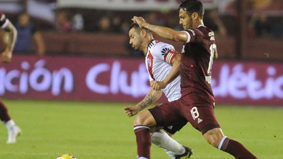 River sumó una nueva victoria y quedó a tres puntos del líder Racing.