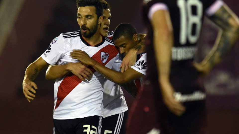 River sumó una nueva victoria y quedó a tres puntos del líder Racing.