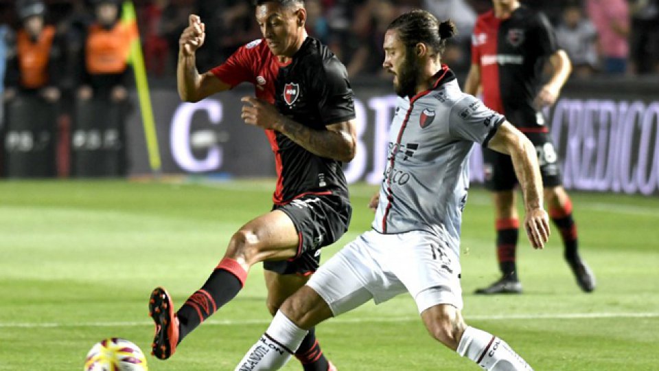 Colón se hizo fuerte en su estadio y venció a Newell´s por la mínima diferencia.