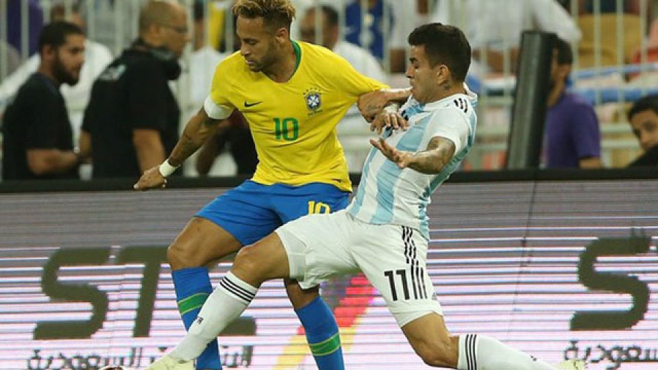 En el segundo minuto de descuento, Argentina se descuidó y perdió ante Brasil.