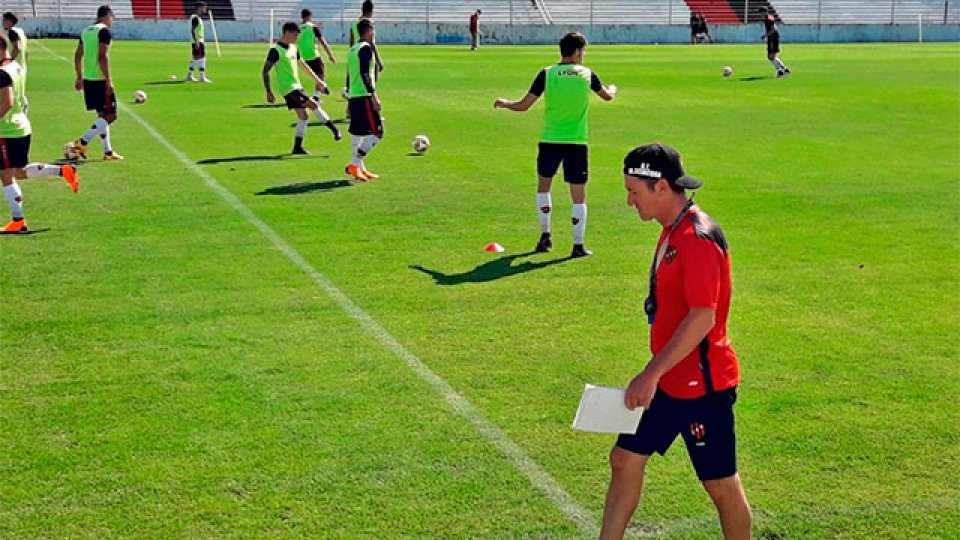 El DT Mario Sciacqua volvió a ratificar el esquema 4-1-4-1. (Foto: @LFdelFutbol) El DT Mario Sciacqua volvió a ratificar el esquema 4-1-4-1. (Foto: @LFdelFutbol)