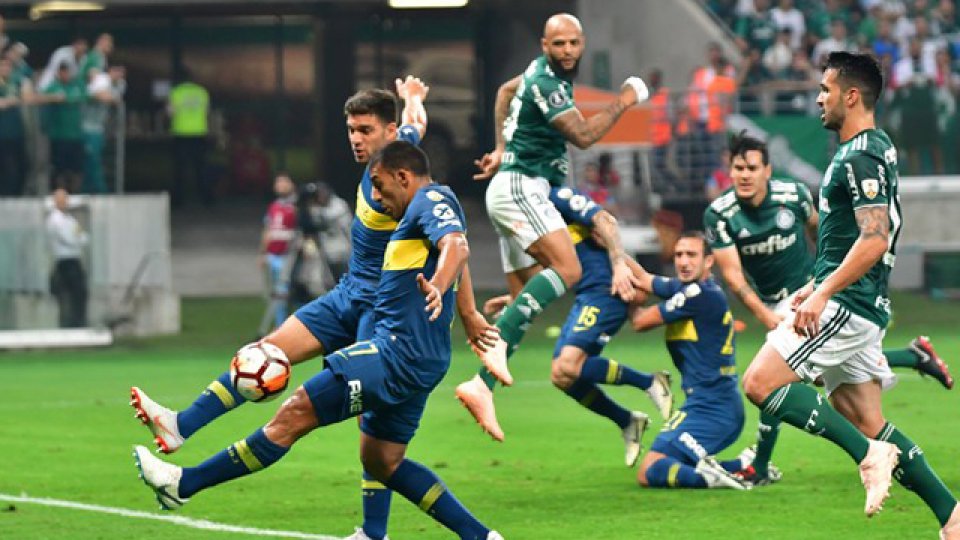 Boca eliminó a Palmeiras en Brasil.