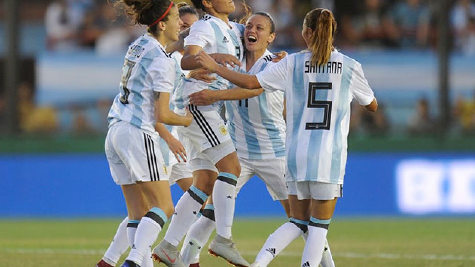 Las chicas argentina van en busca del pasaje al Mundial de Francia 2019.