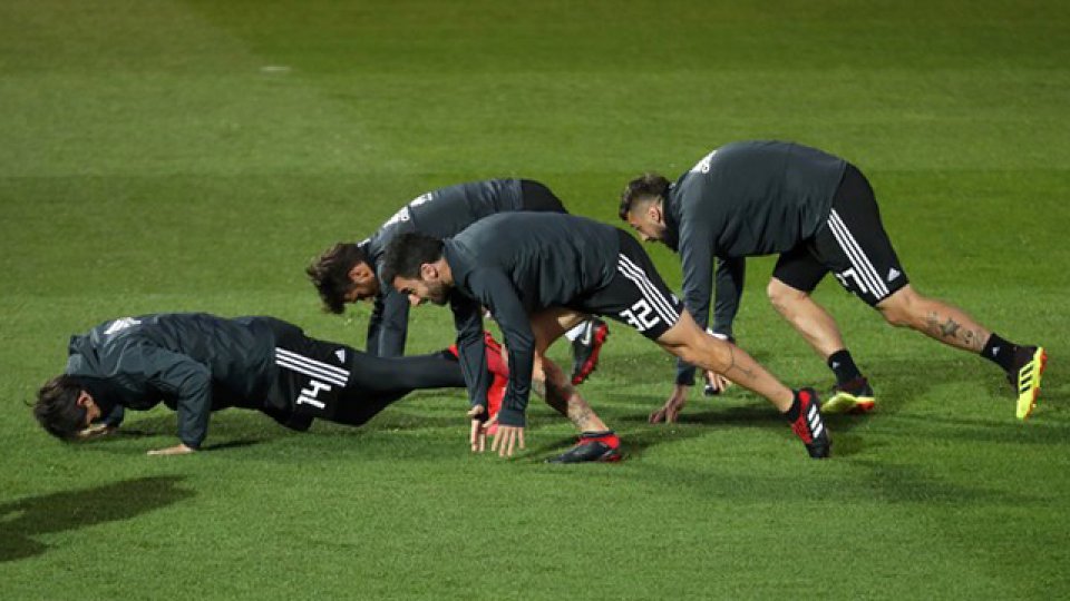Entrada en calor de Scocco, Pratto, Ponzio y Lux. Entrada en calor de Scocco, Pratto, Ponzio y Lux.