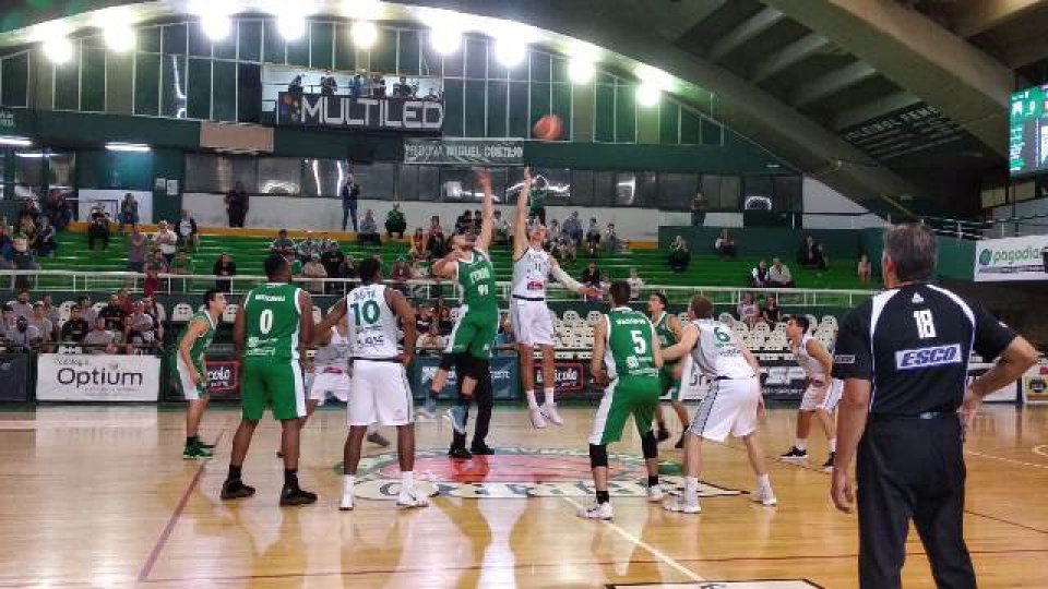 El equipo de Japez no pudo detener la racha de San Lorenzo.