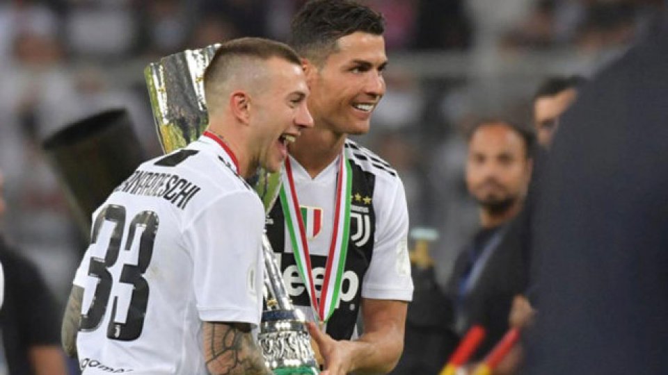 La Juve cosniguió por octava vez el título en la Supercopa de Italia.