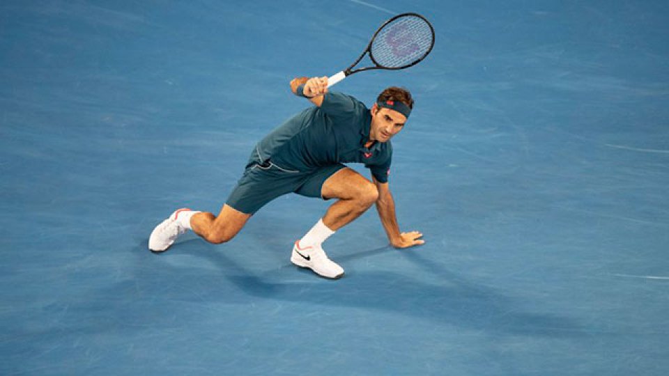 Federer pasa la cuarentena desafiando a sus seguidores.