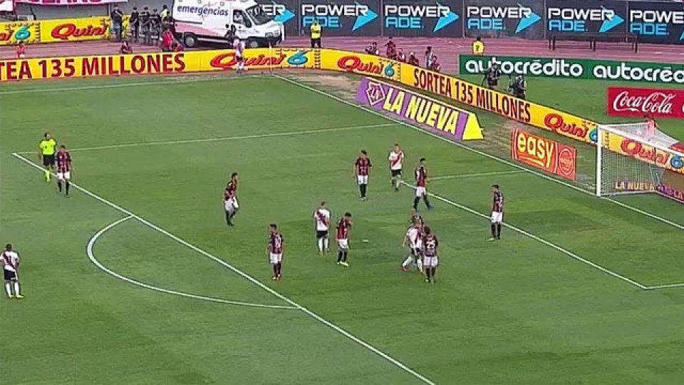 El Patrón lleva 4 triunfos y 1 derrota en el historial ante River en Primera.