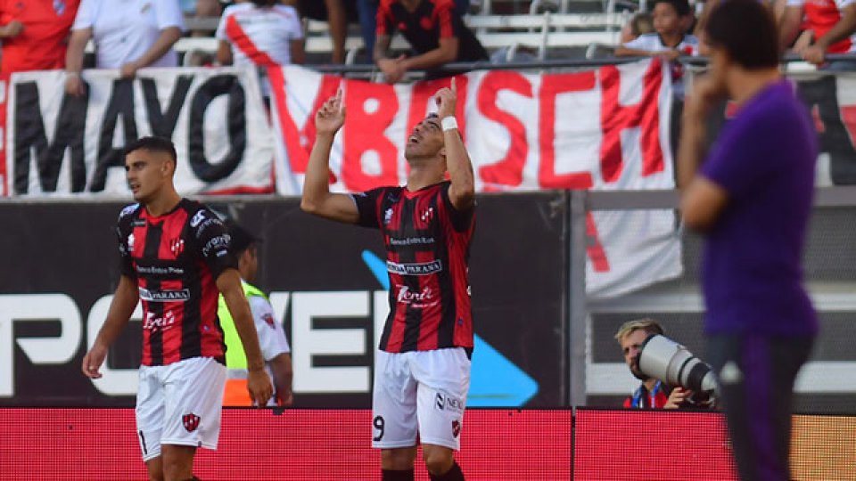 Ávalos marcó un triplete en el Monumental. Ávalos marcó un triplete en el Monumental.