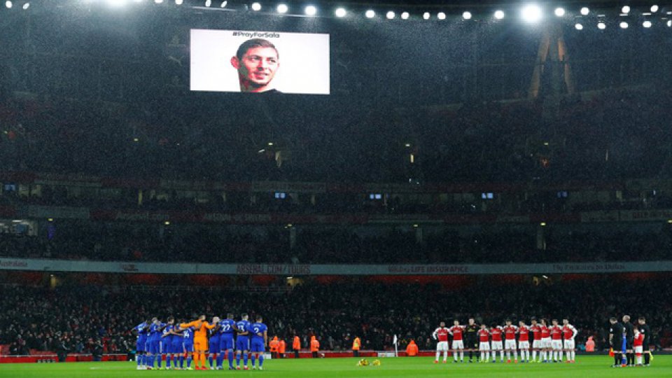 El recuerdo de Emiliano Sala presente en las tribunas de la Premier League.