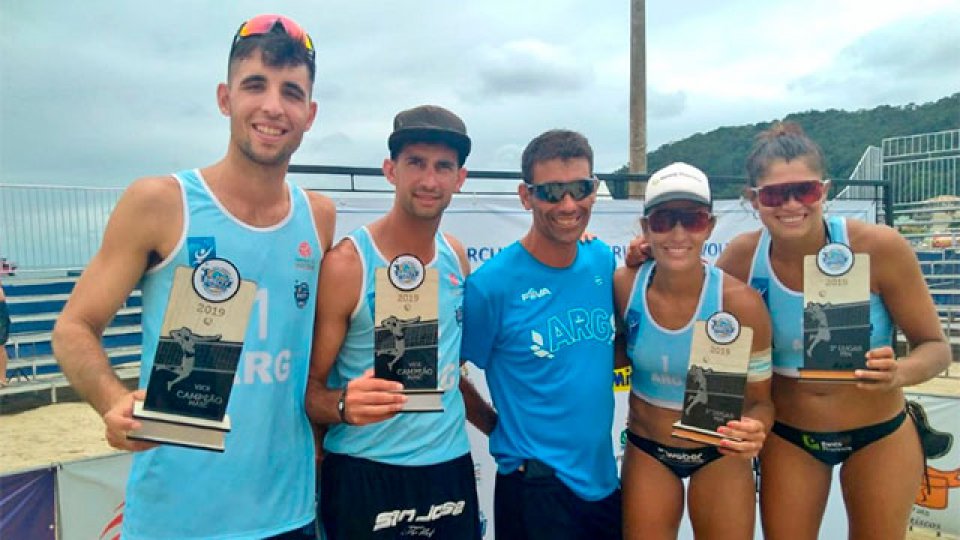 Azaad y Gallay hicieron podio en el circuito Sudamericano de Vóley de Playa.