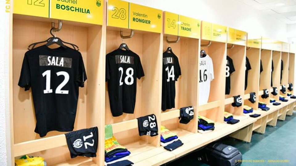 La emocionante despedida de Nantes y sus hinchas a Emiliano Sala. La emocionante despedida de Nantes y sus hinchas a Emiliano Sala.