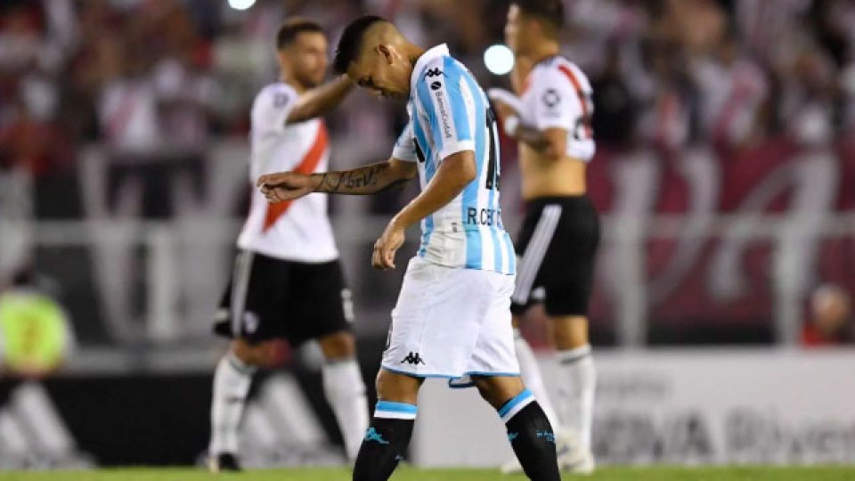 Racing sufre, River festeja. Racing sufre, River festeja.
