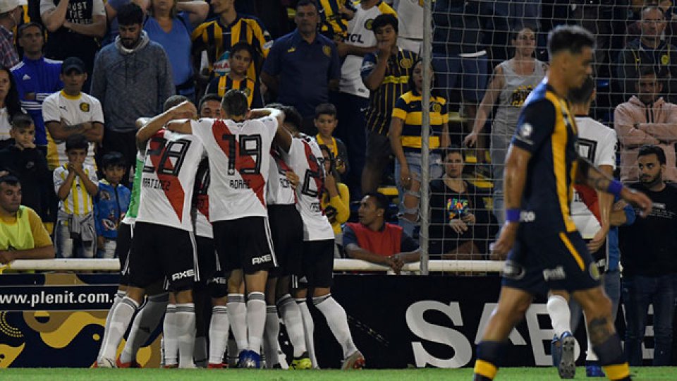 En un partido vibrante, Central y River empataron en Rosario.