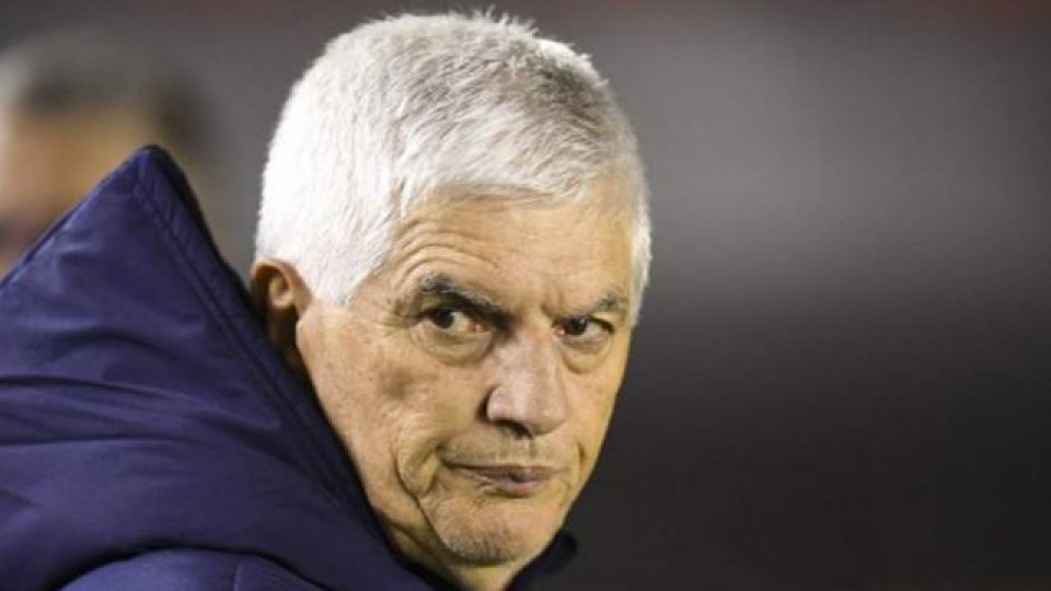 El entrenador uruguayo podría dejar su puesto en Colón si el equipo no levanta.