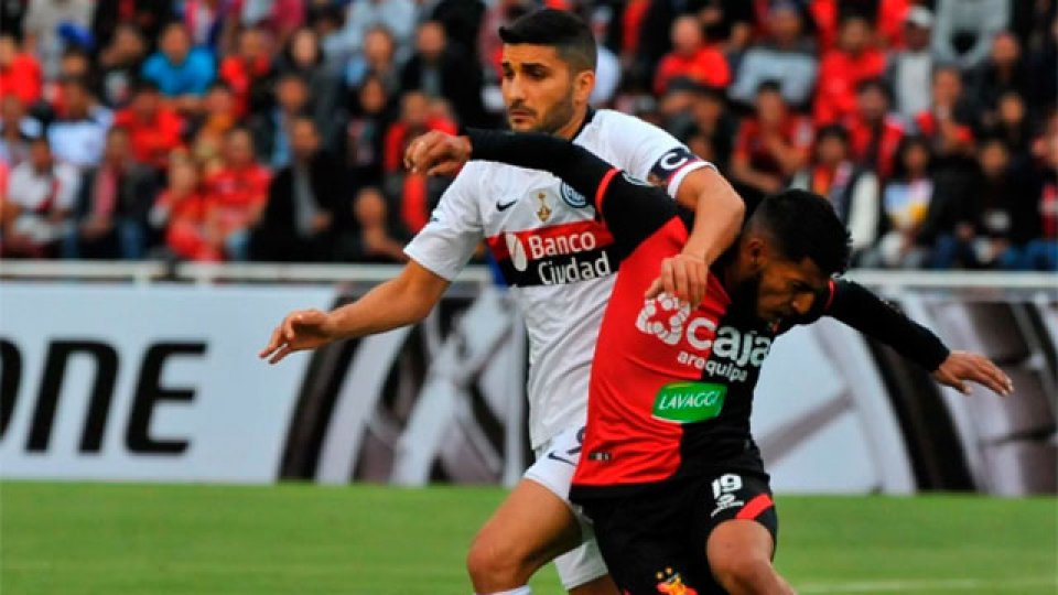 San Lorenzo se llevó un empate de Perú en su debut.