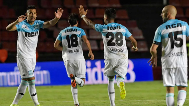 Racing, el campéon de la Superliga, enfrenta a Boca Unidos.