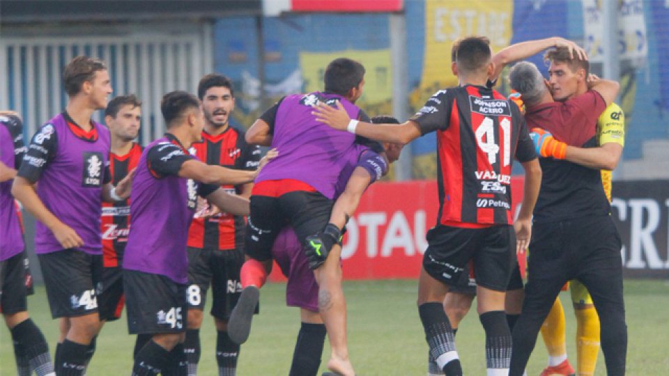 El Patrón dejó al Docke en el camino y ahora se medirá ante Independiente.