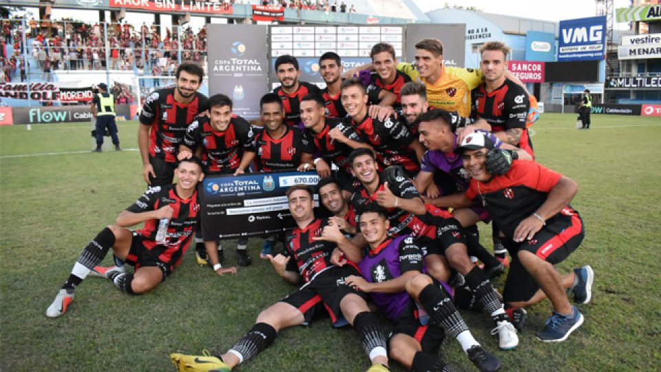 El Patrón dejó al Docke en el camino y ahora se medirá ante Independiente.