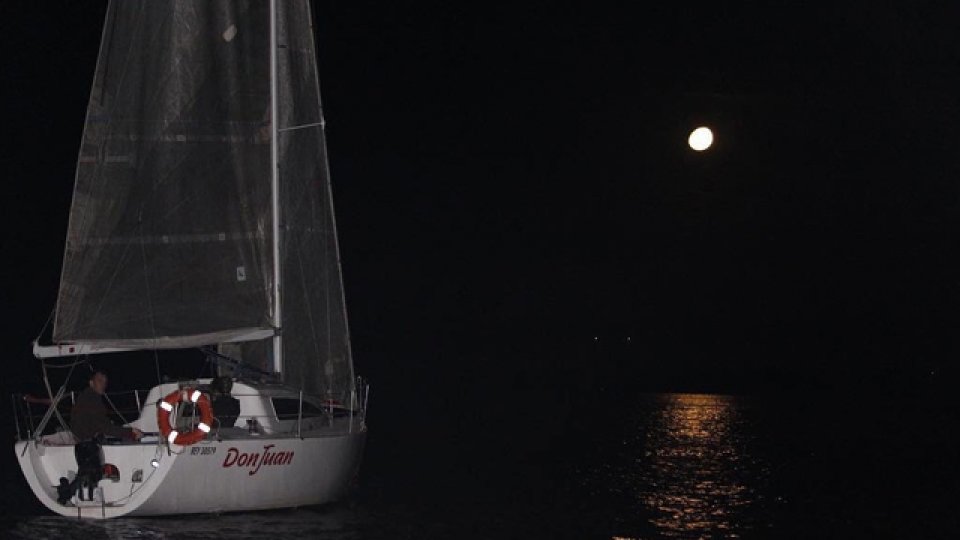 Una de las postales que dejó la Regata de la Luna organizada por el CNP.