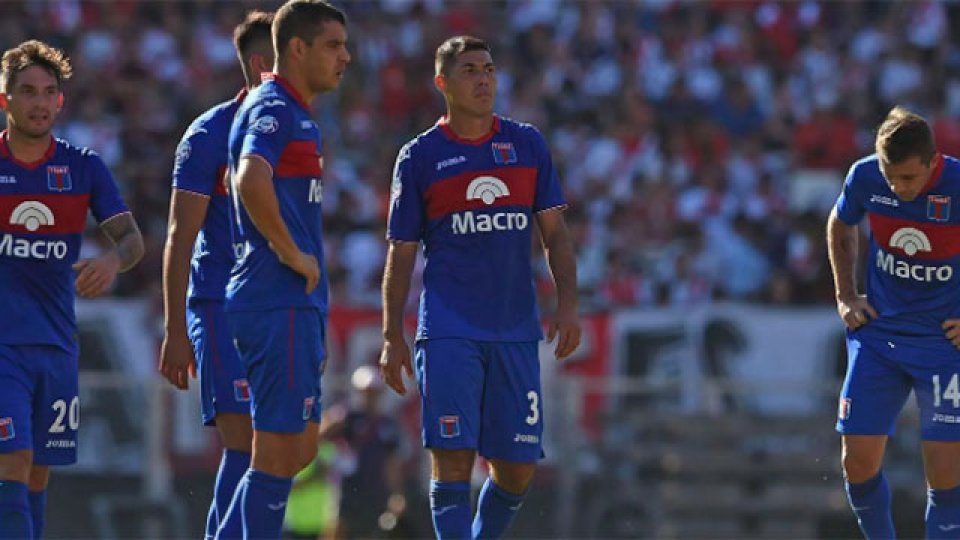 Tigre le ganó a River en el Monumental pero se fue a la B Nacional. Tigre le ganó a River en el Monumental pero se fue a la B Nacional.