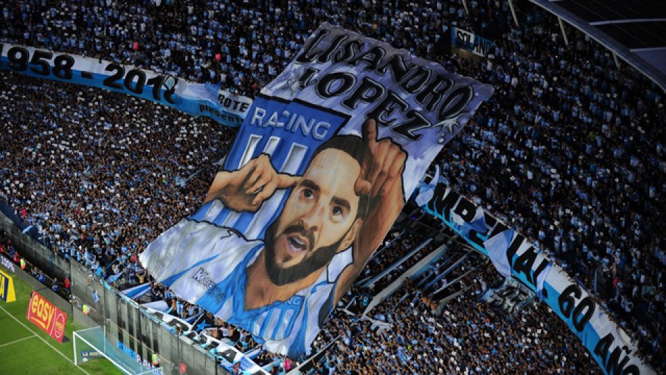 Terrible homenaje a Licha López por parte de la hinchada de Racing.