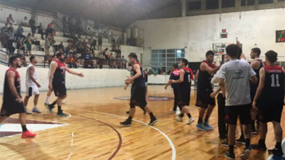 Olimpia estiró la serie de Playoffs ante Atlético Tala. (Foto: Doble y Falta)