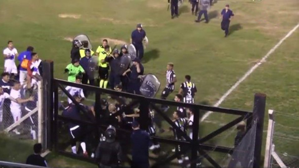 Dura sanción para el Albinegro de San Luis por los hechos de violencia. Dura sanción para el Albinegro de San Luis por los hechos de violencia.