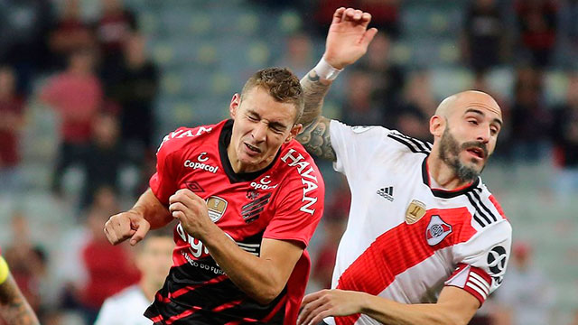 Recopa: River jugó mal en Brasil, perdió con Paranaense pero la final quedó abierta