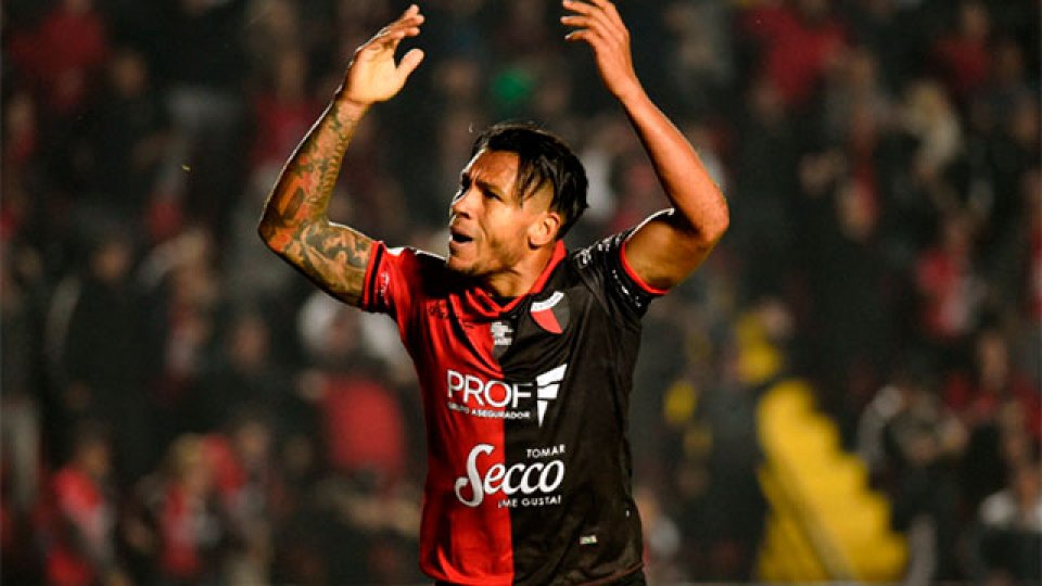 Colón derrotó a River de Uruguay y está en octavos de final.