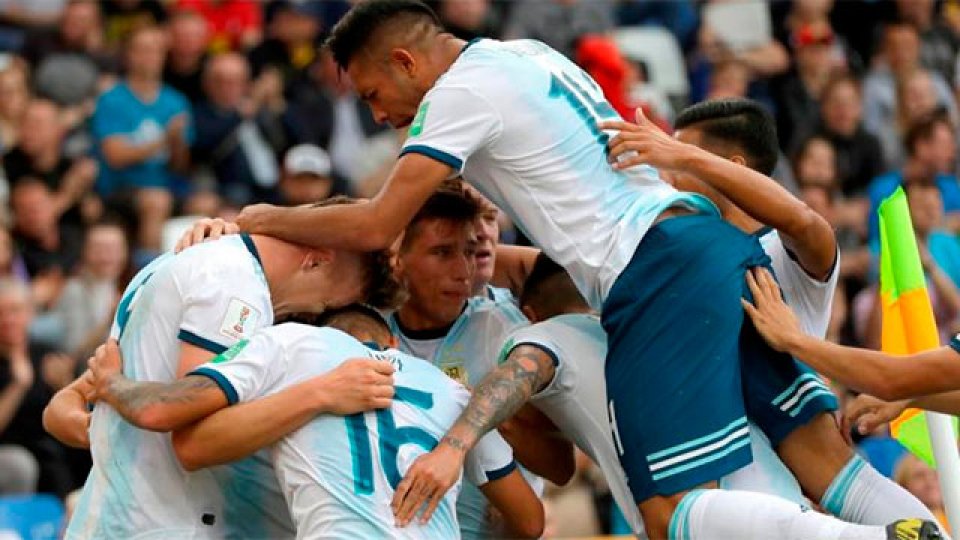 Argentina enfrenta a Mali, por un lugar en cuartos de final.