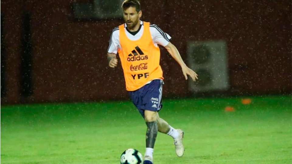 Lionel Messi, durante la primera práctica en Salvador.