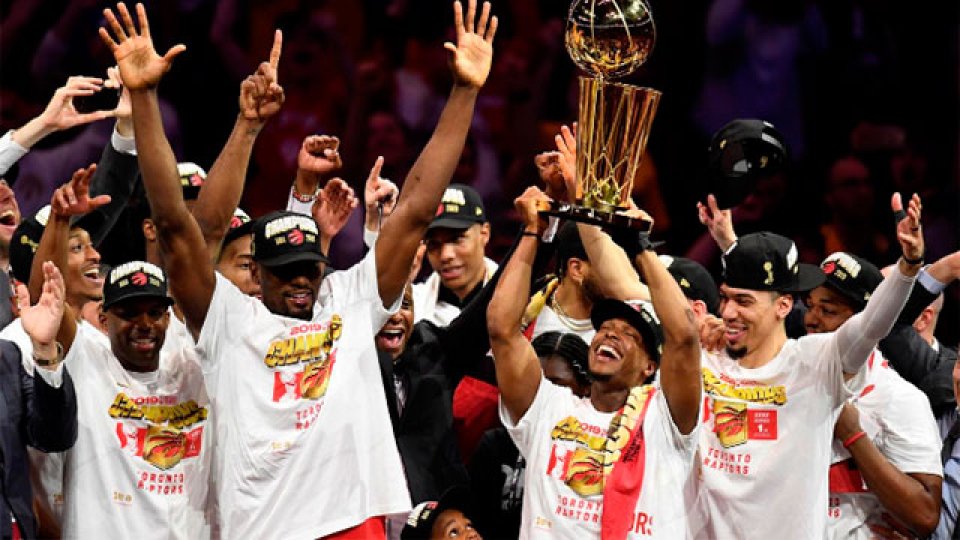 El equipo canadiense ganó la serie final 4-2.