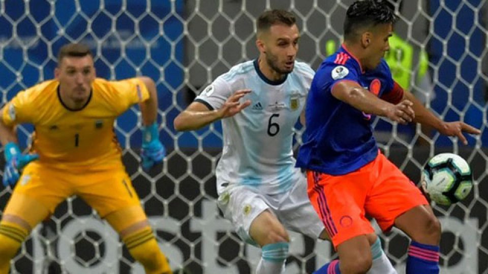 Argentina no pudo con Colombia y está obligado a ganar en si próximo duelo.
