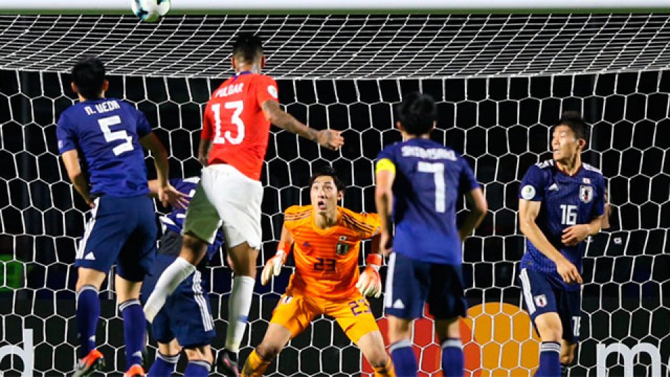 Chile goleó a Japón en el debut y reafirmó que es candidato.
