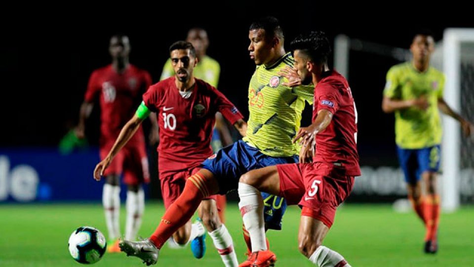 Colombia derrotó en el final a Qatar y está en cuartos de final .