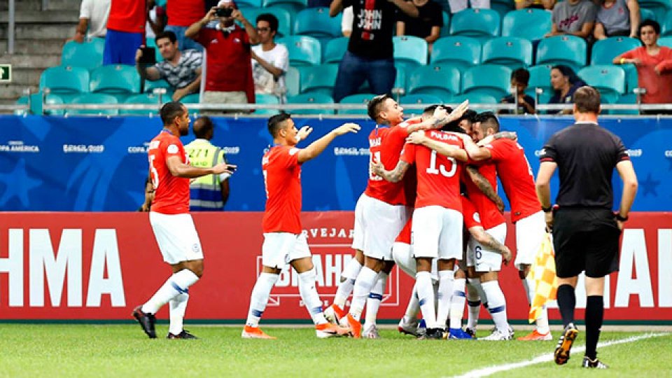 Chile le ganó a Ecuador y clasificó a cuartos de final.