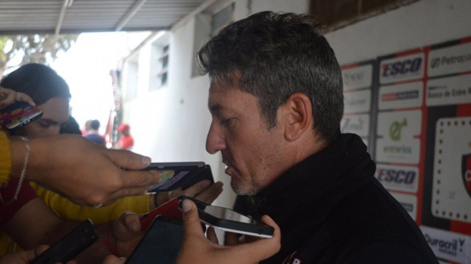 El técnico habló con la prensa luego del viaje a Buenos Aires.