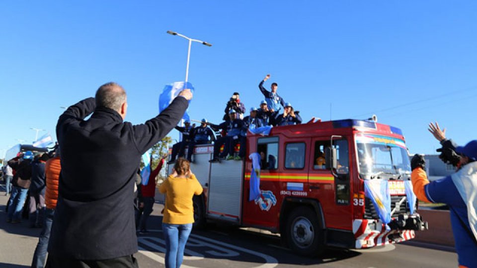 Los campeones del mundo en Paraná. (Fotos: www.www.elonce.com)