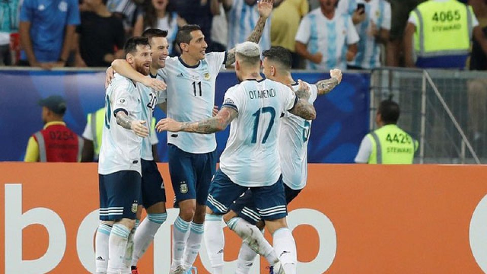 La Albiceleste logró un claro triunfo ante Venezuela y ahora va por Brasil.