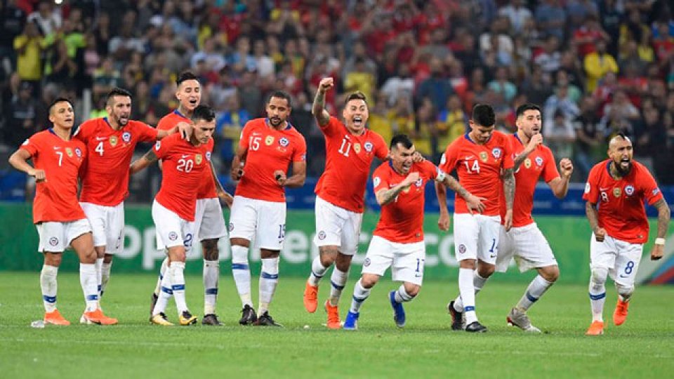 Chile eliminó a Colombia por penales y está en semifinales.