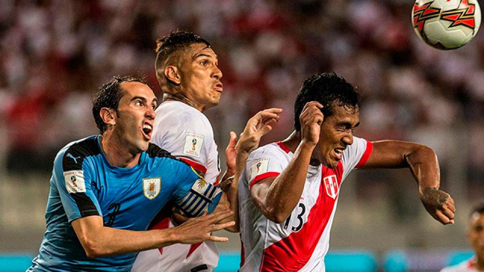 Uruguay y Perú definen el último semifinalista de la Copa América.